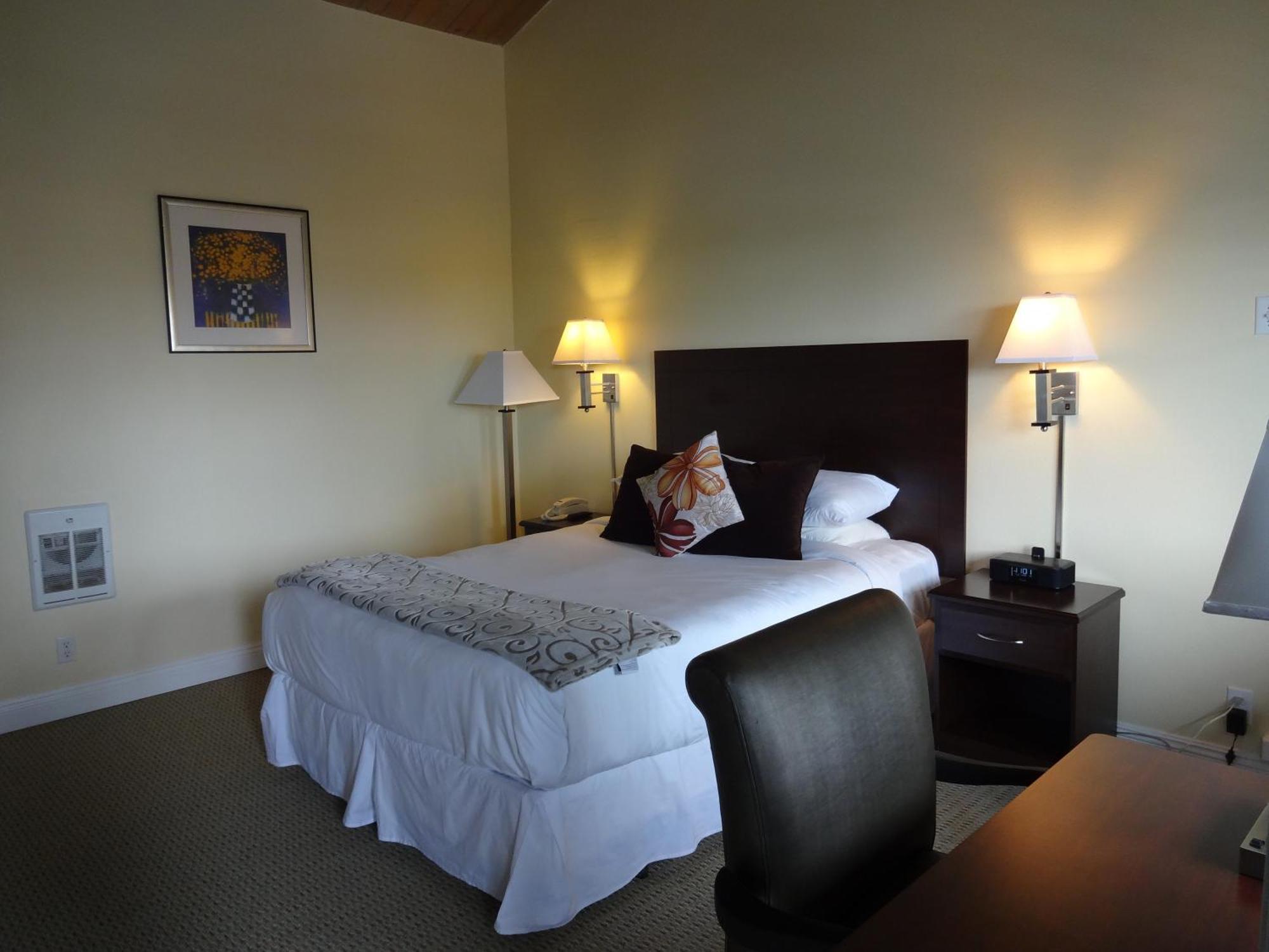 Deluxe Queen Room