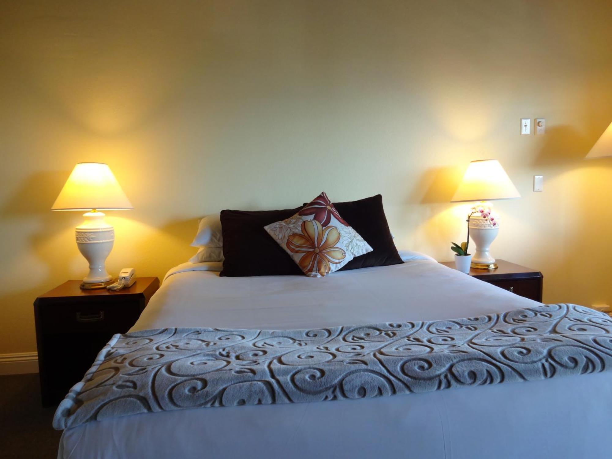 Deluxe Queen Room