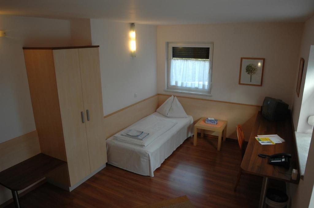 Single Room,1771486776:JPEG