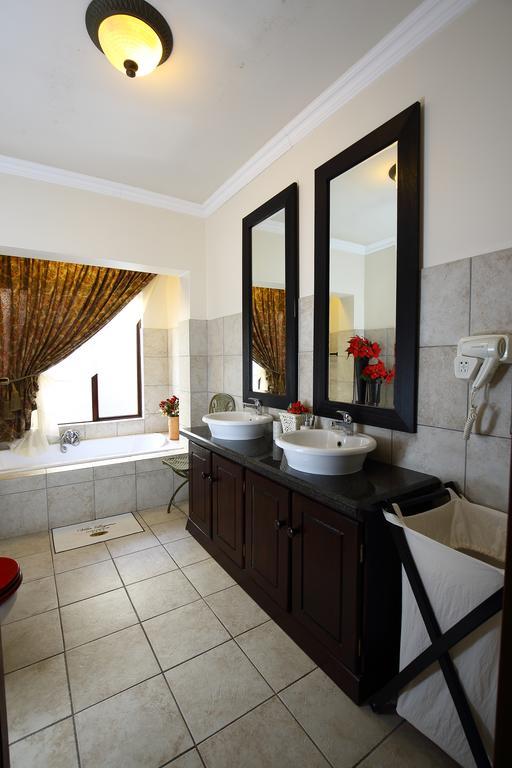 Quarto com Cama de Casal ou 2 de Solteiro
