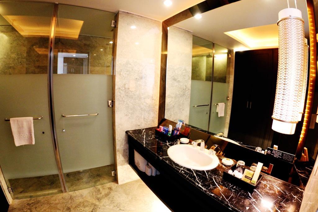 One-Bedroom Suite,196388578:JPEG
