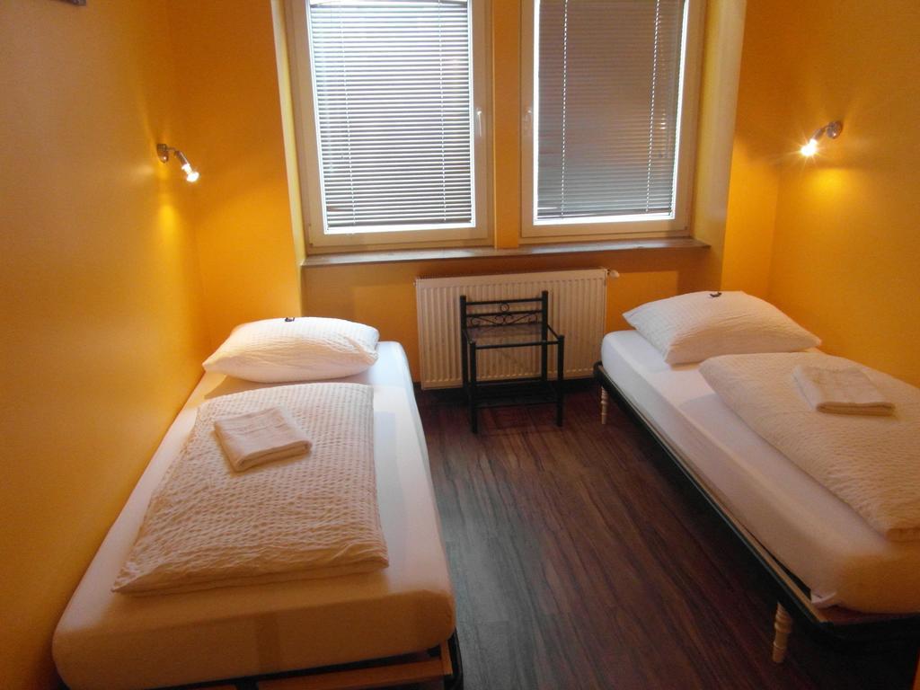 Quarto com 2 Camas de Solteiro