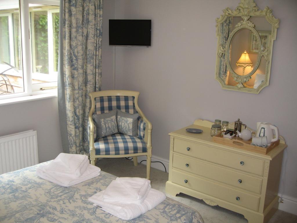 Deluxe Double Room Shower