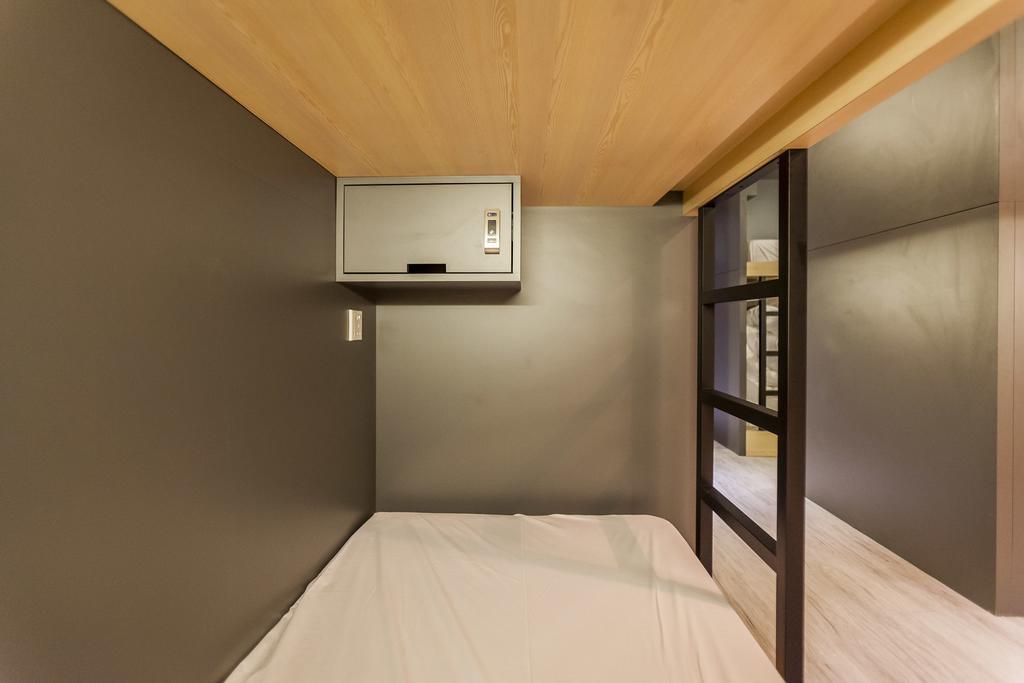 Single Bed 10-Bed Mixed Dormitory Room