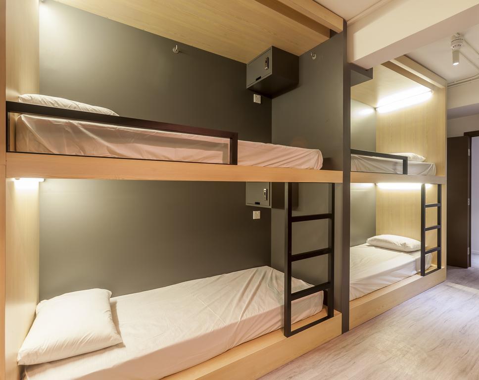 Single Bed 10-Bed Mixed Dormitory Room