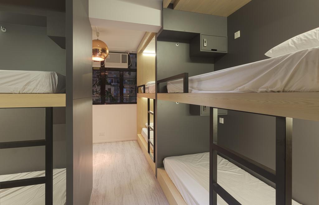 Single Bed 10-Bed Mixed Dormitory Room