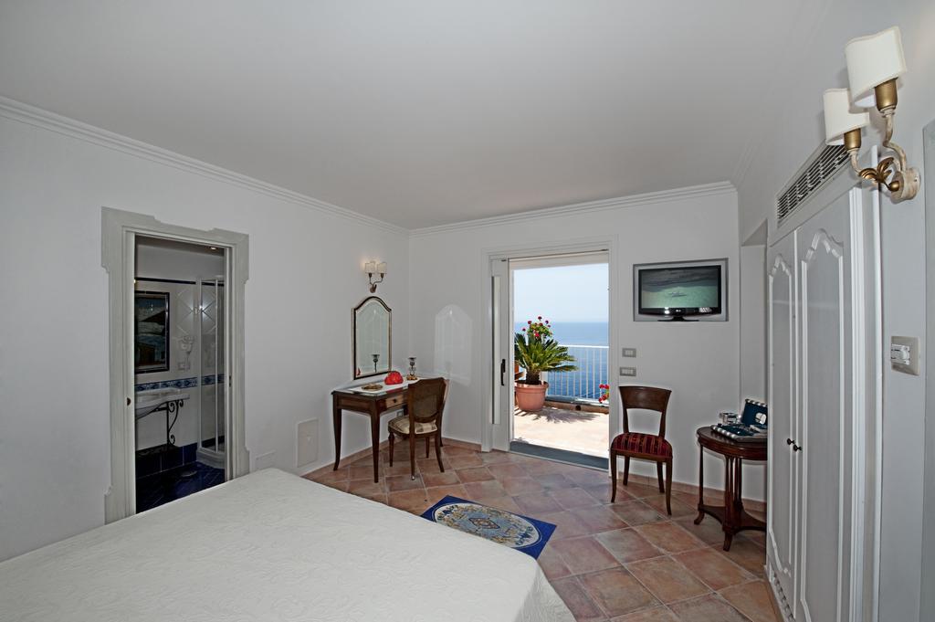Apartamento de 2 dormitorios con terraza y vistas al mar