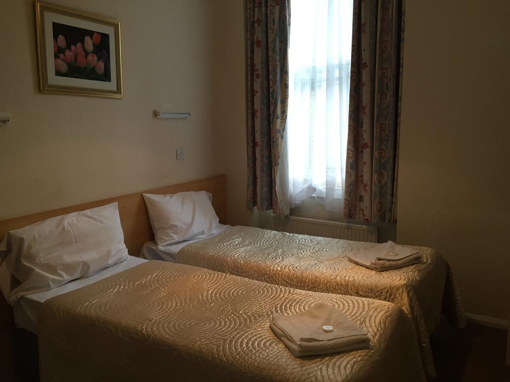 En-suite Twin Room