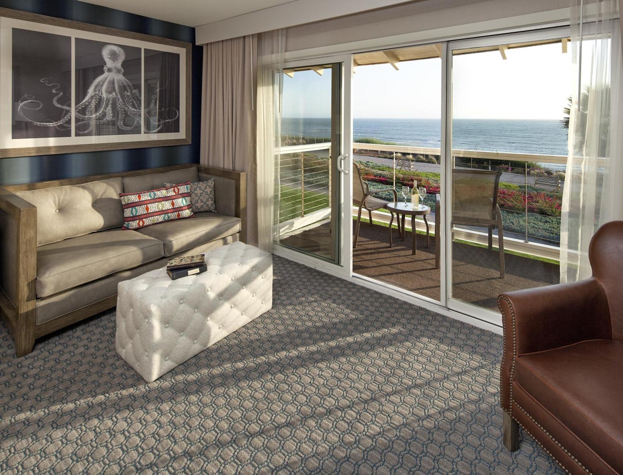 Zimmer mit Kingsize-Bett, Meerblick und Balkon