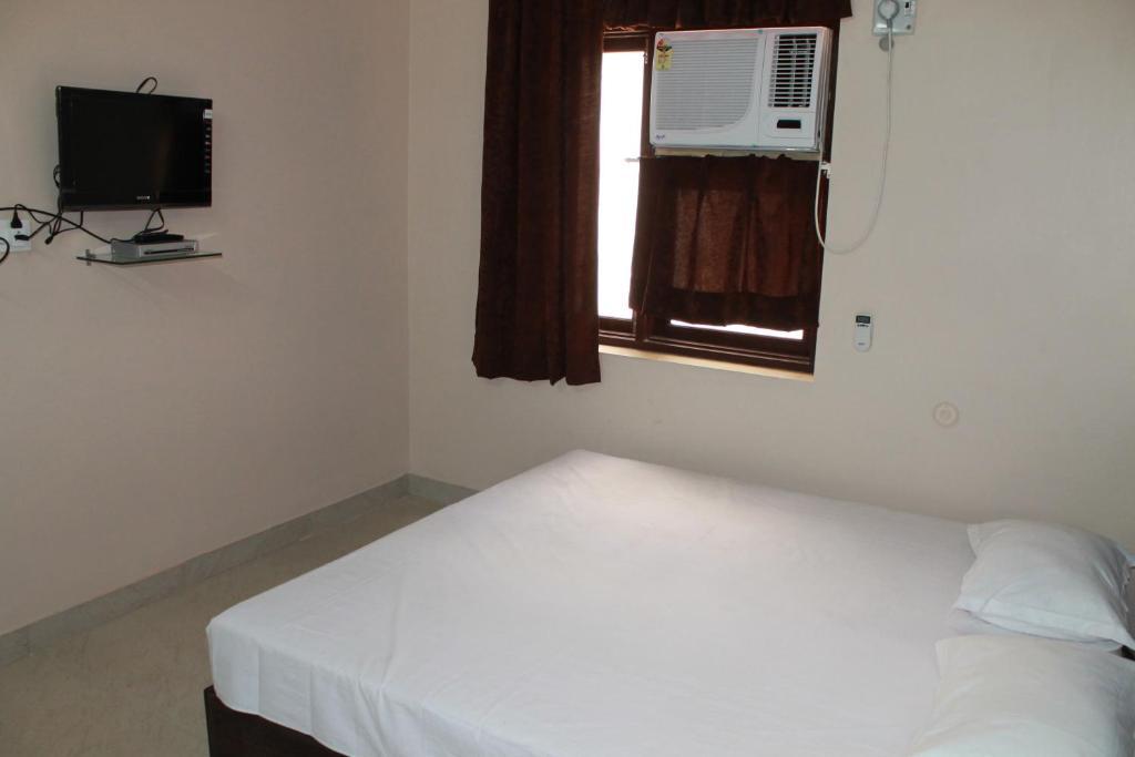 Single Room Non-Smoking No Daily Cleaning,20396679:JPEG
