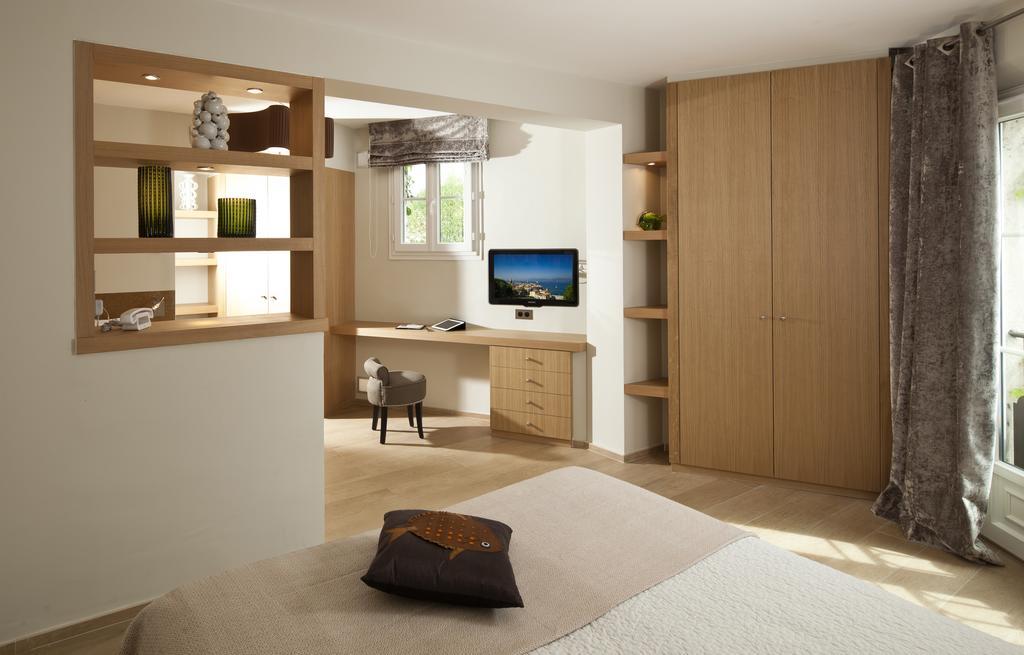 Deluxe Triple Room Street View