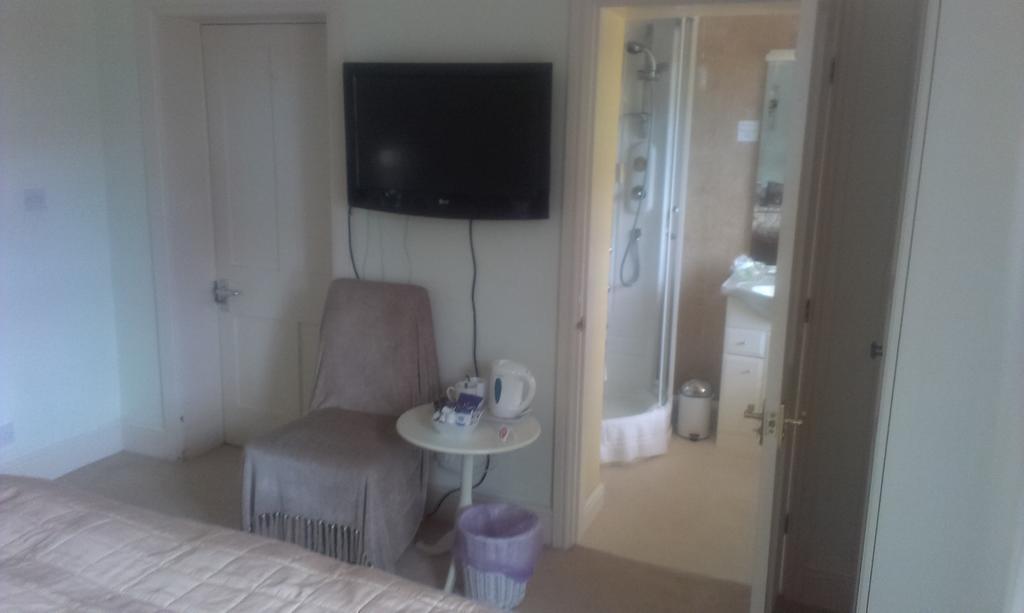 Deluxe Double or Twin Room Shower,204741211:JPEG