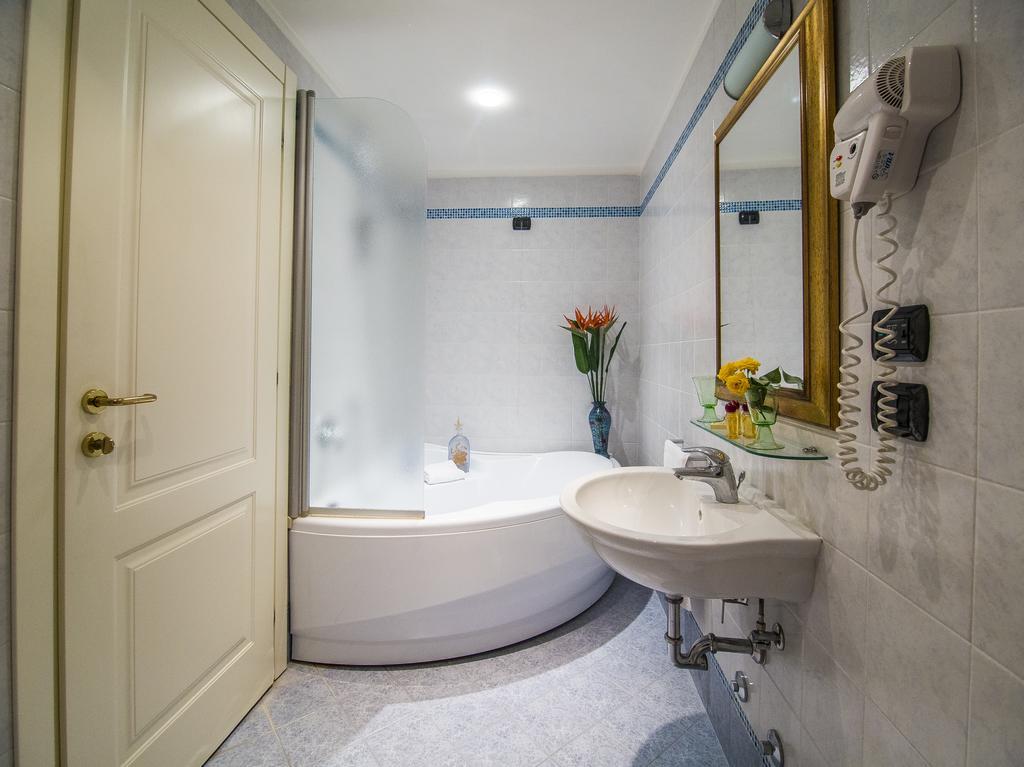 Queen Room Canal View