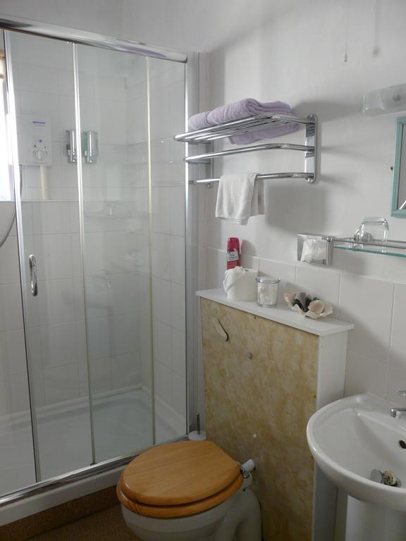 Twin Room Private Bathroom