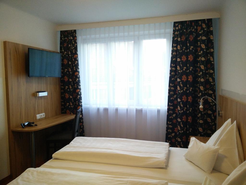 Budget Two-Bedroom Studio,685958742:JPEG