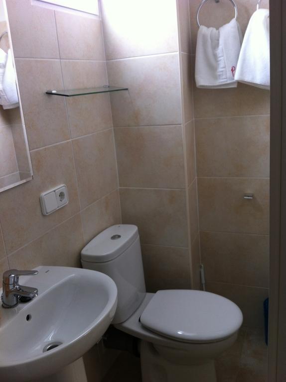 Single Room Private Bathroom,800350407:JPEG