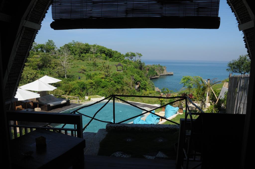 Beachfront Master Deluxe Bungalow Sea View