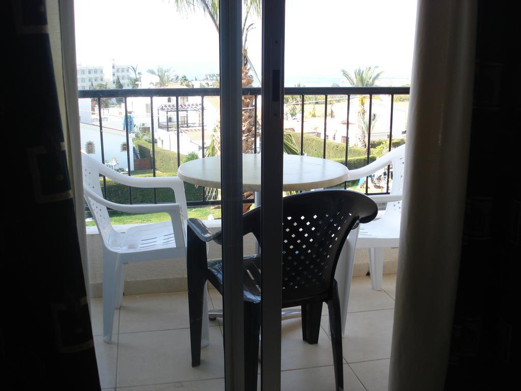 One-Bedroom Apartment Sea View