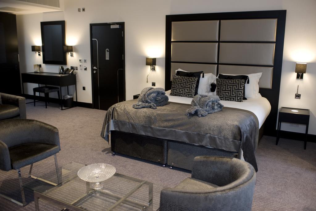 Executive Double Room Bath,220355279:JPEG