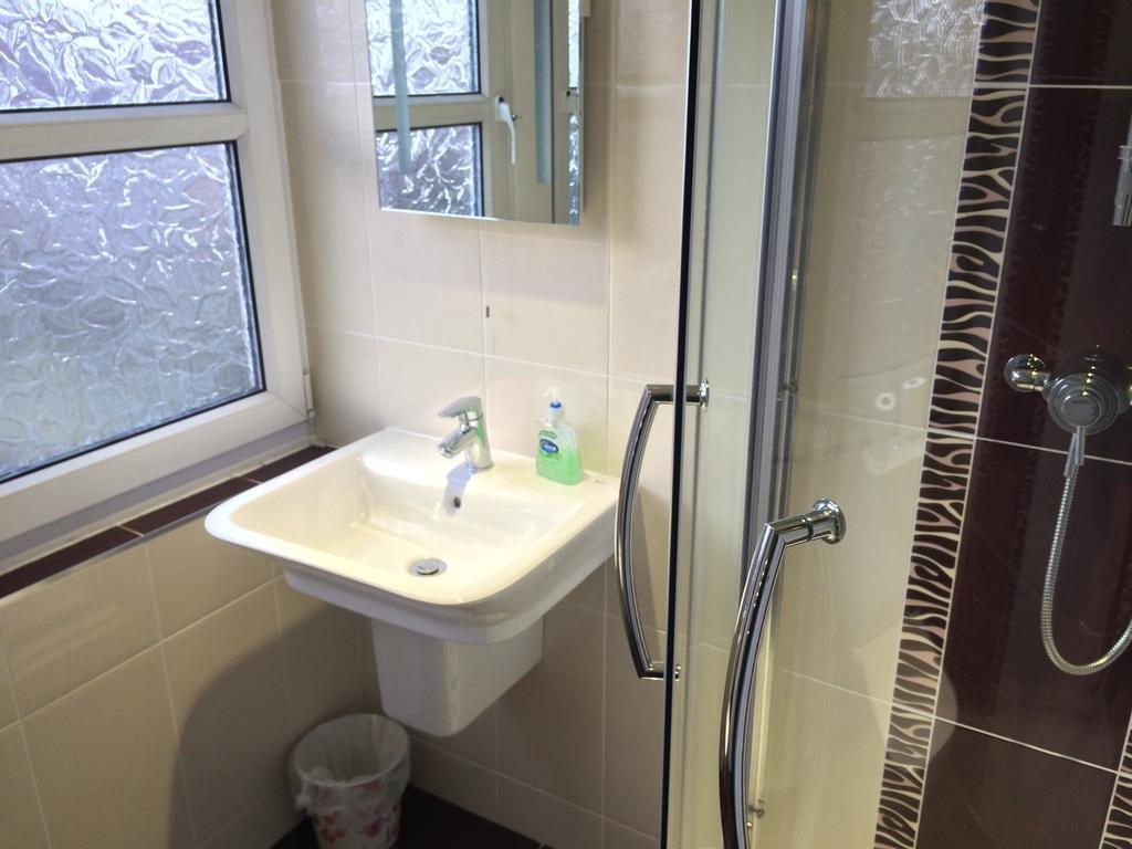 Small Double Room With Seperate Private Bathroom,126518871:JPEG