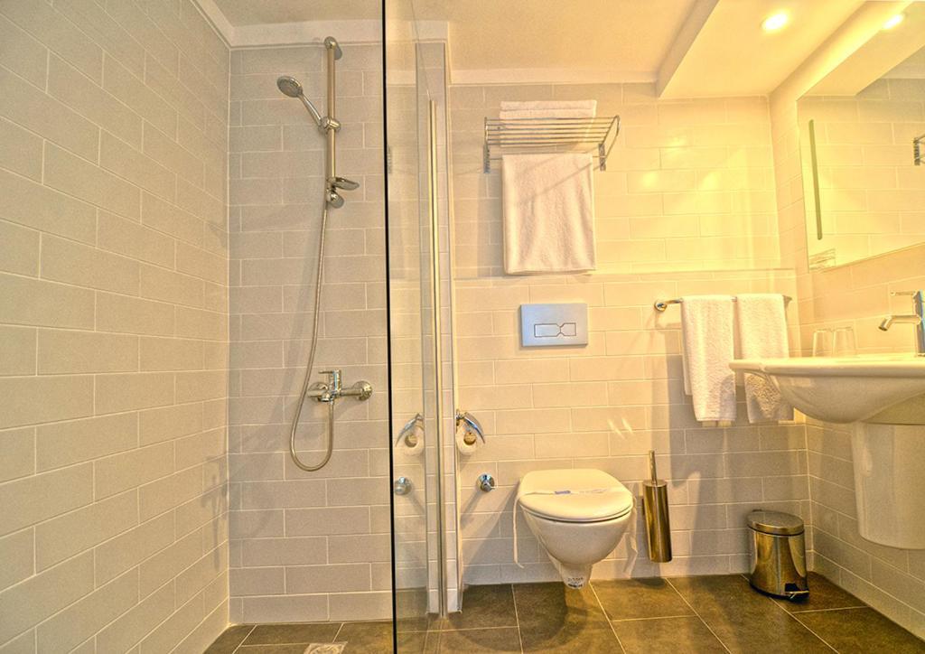Twin Room with Side Sea View