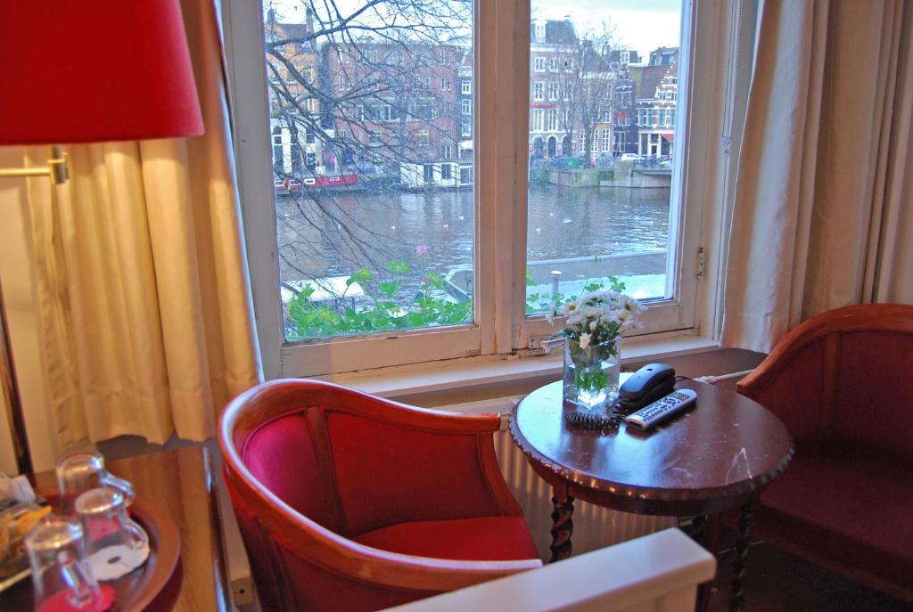 Chambre Triple - Vue sur Canal