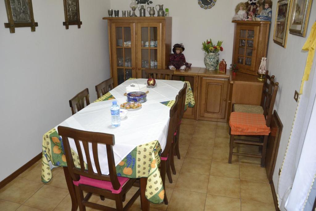 Family Room with Double and Single Beds,982250149:JPEG