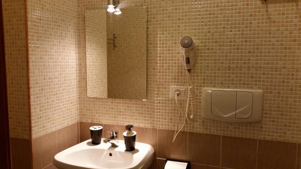 Twin Room Private Bathroom