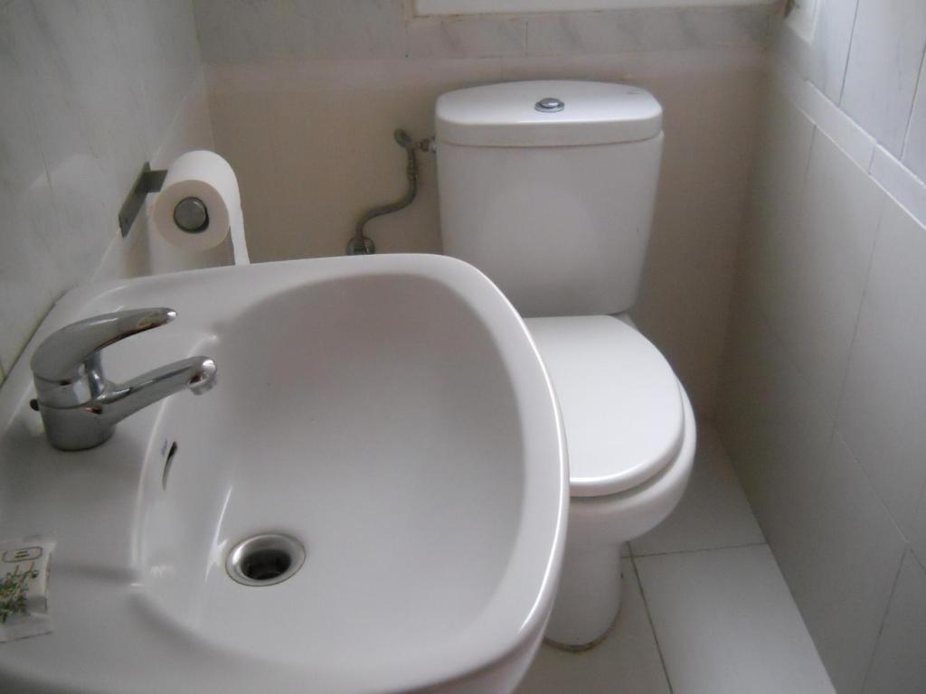 Chambre Double ou Lits Jumeaux avec Salle de Bains Commune