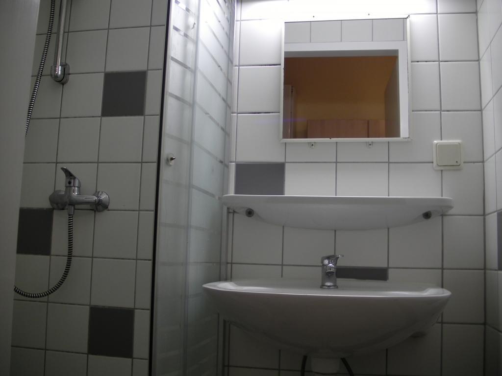 Einzelzimmer mit Gemeinschaftsbad