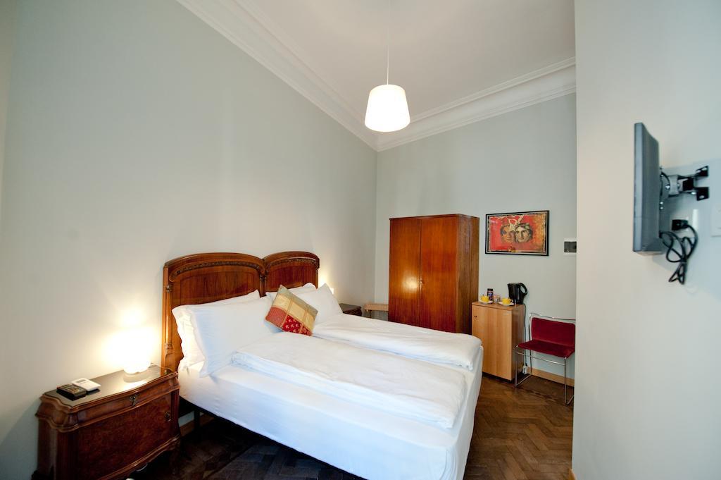 Doppel- oder Zweibettzimmer