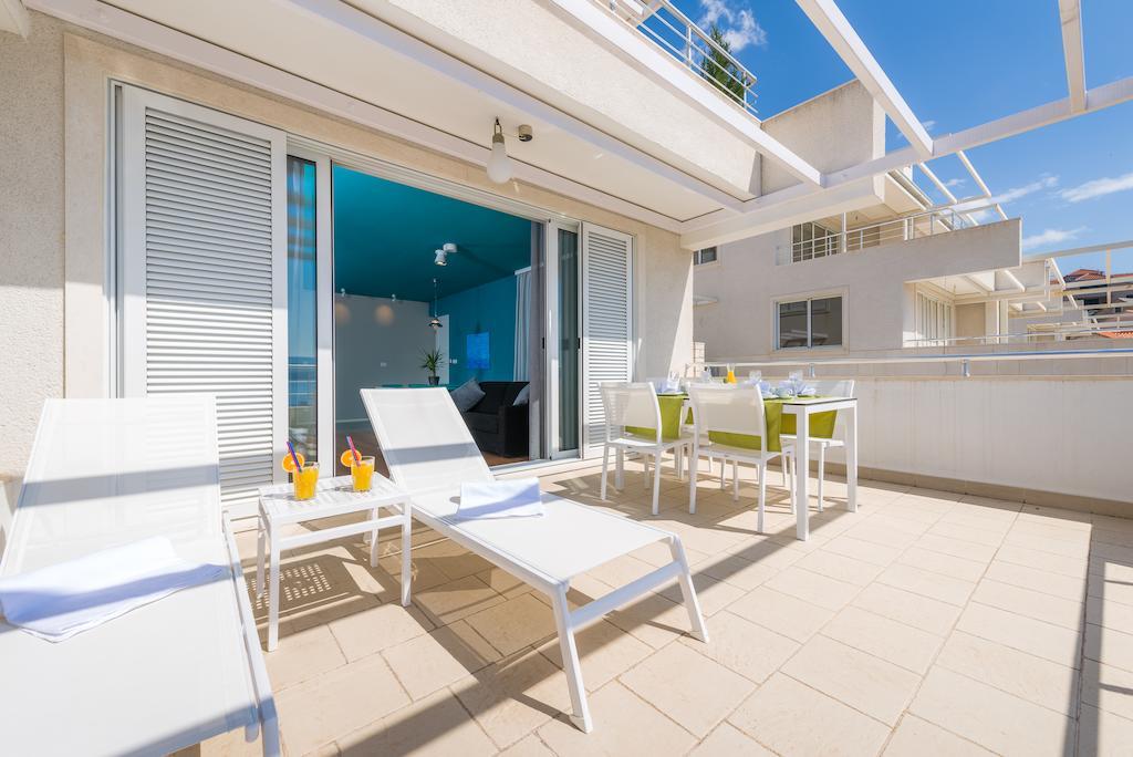 One-Bedroom Apartment Balcony Sea View