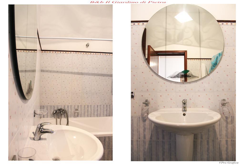 Quarto com Cama de Casal ou 2 de Solteiro e Varanda