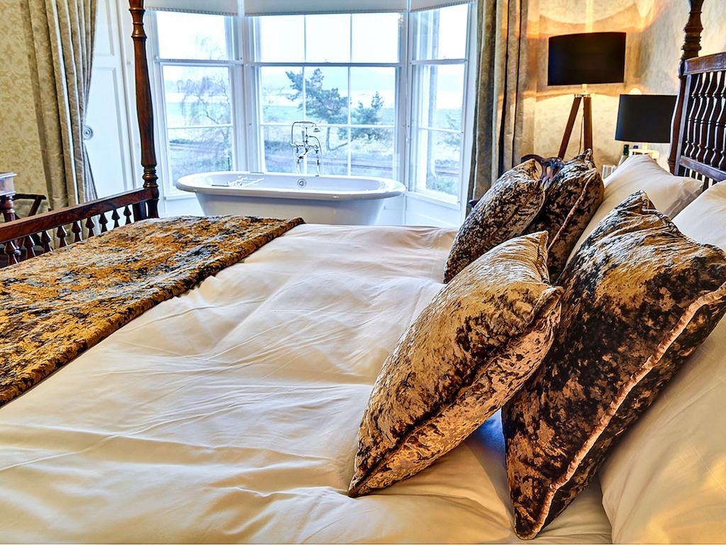 Luxury Four Poster Room Bath