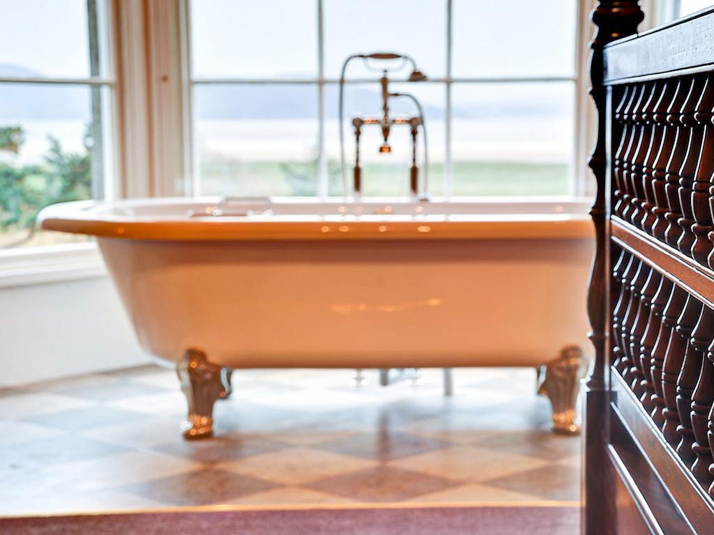 Luxury Four Poster Room Bath