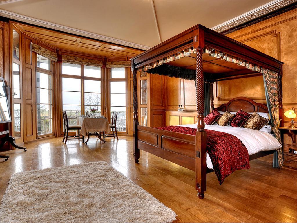 Luxury Four Poster Room Shower