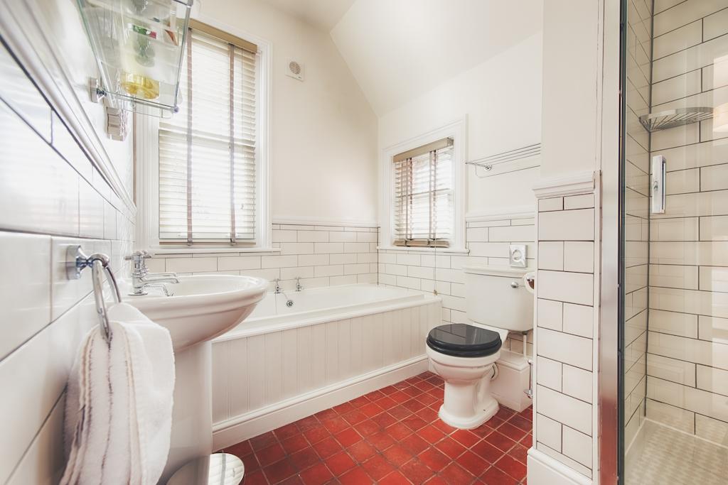 Executive King with Bath and Shower,1620212728:JPEG