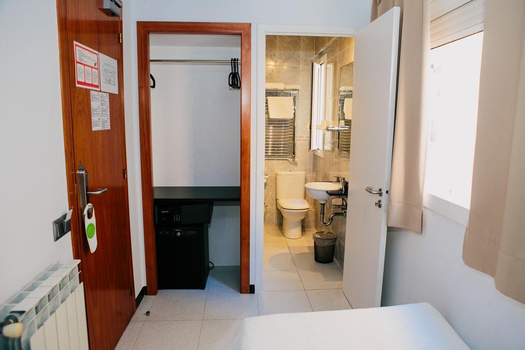 Single Room,239499609:JPEG