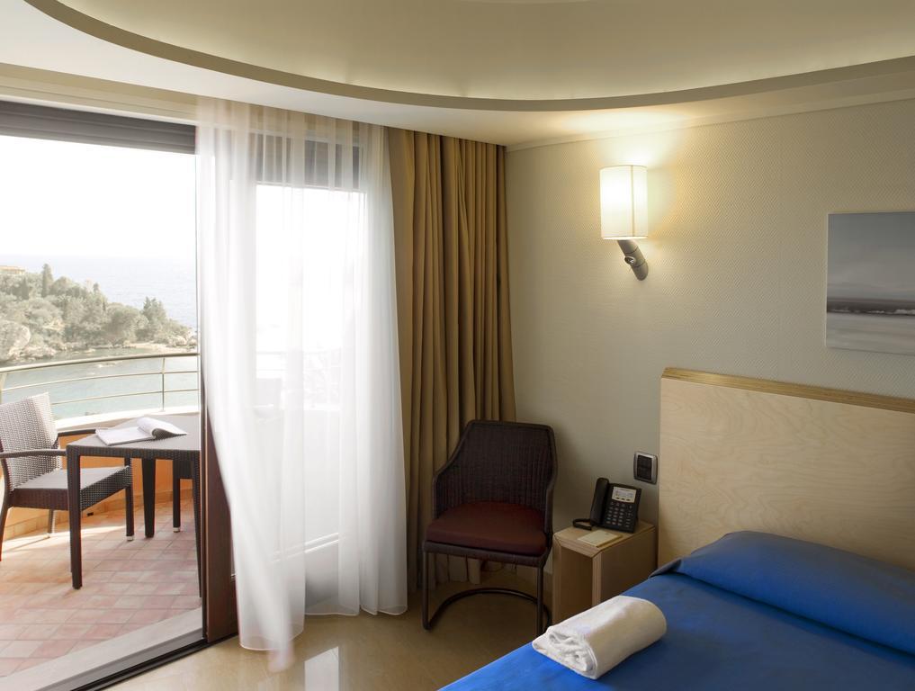 Double or Twin Room Sea View