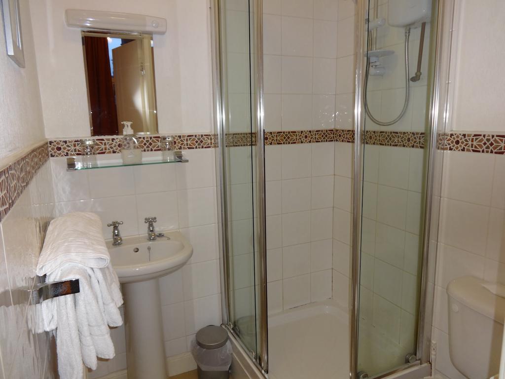 Twin Room Private External Bathroom