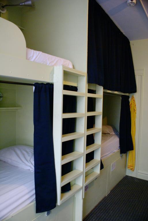 Bed 6-Bed Dormitory Room