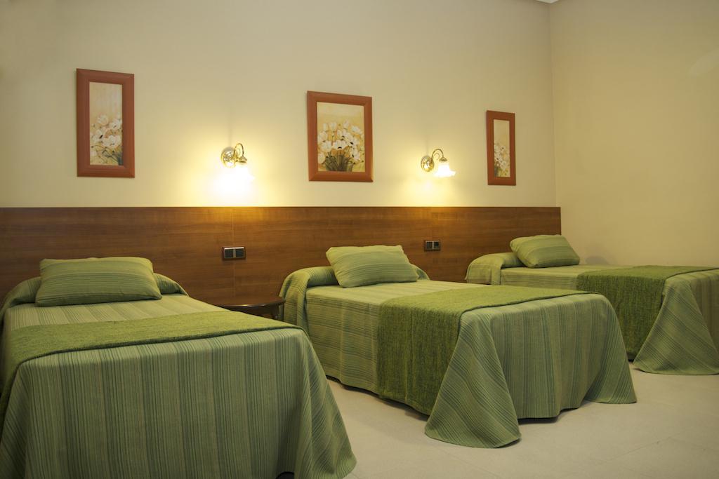 Family Room,154415785:JPEG