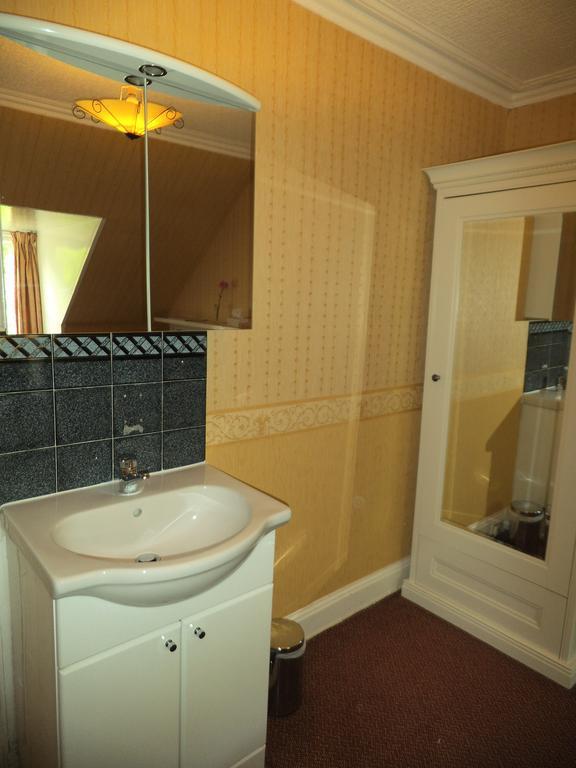 Basic Double Room,249980557:JPEG