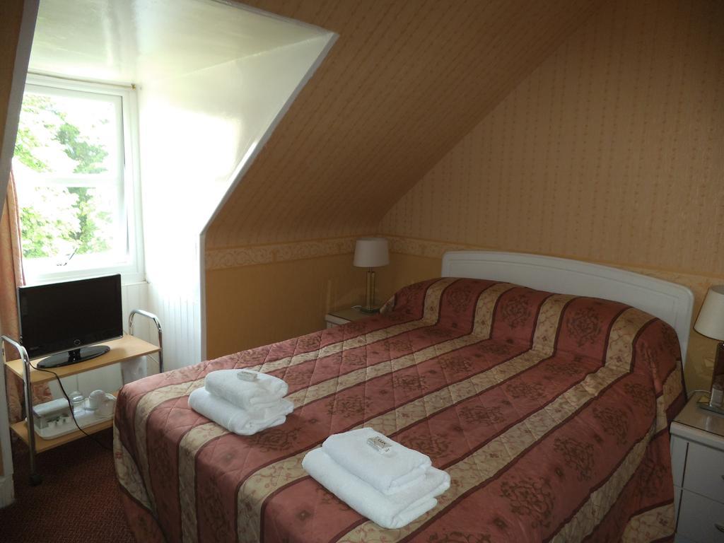 Basic Double Room with Shared Bathroom,249980565:JPEG