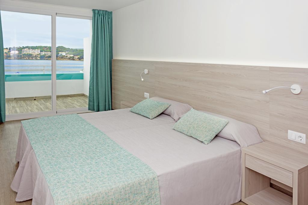 One-Bedroom Apartment with Sea View