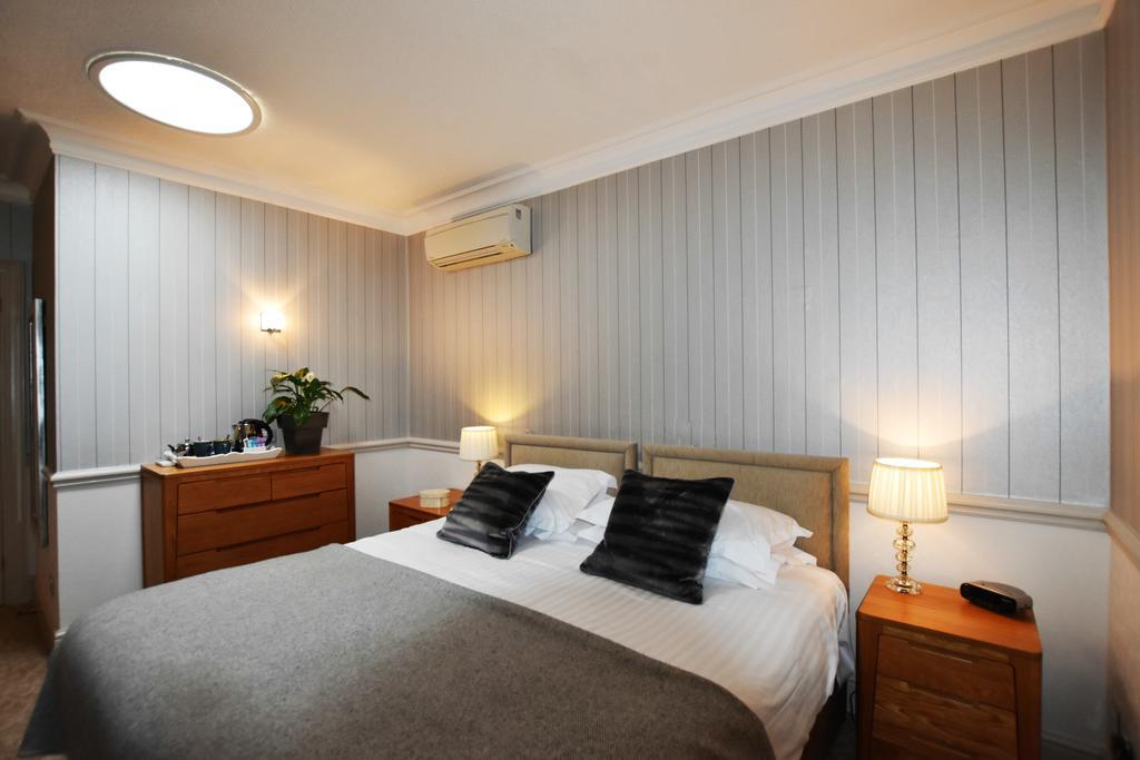 Executive Sun Pipe Double Room