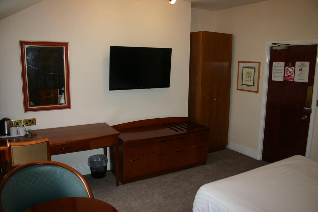 Family Room,685990089:JPEG