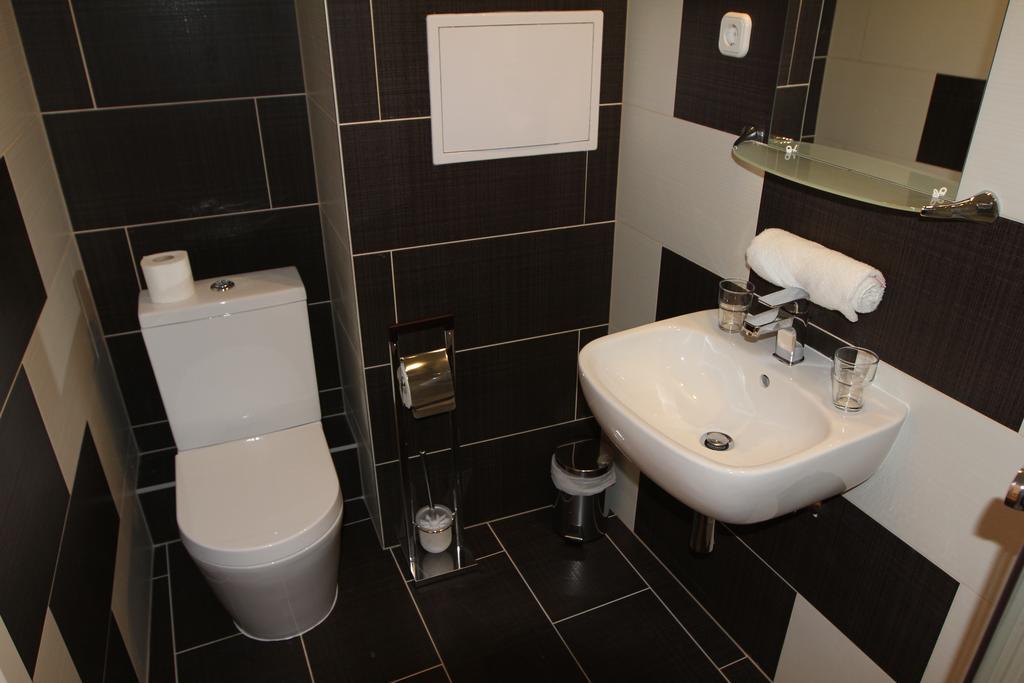 Small Double or Twin Room,724287001:JPEG
