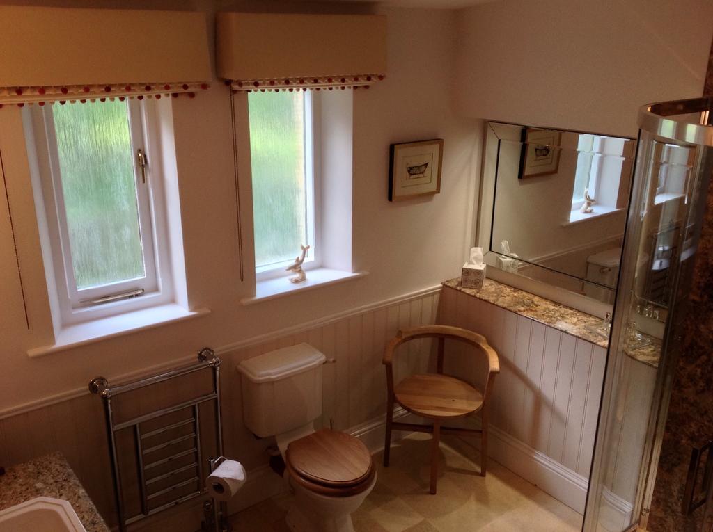 Deluxe Double Room Shower