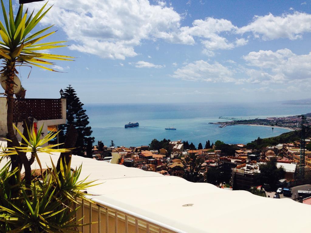Chambre Double ou Lits Jumeaux Supérieure avec Vue sur la Montagne et la Mer